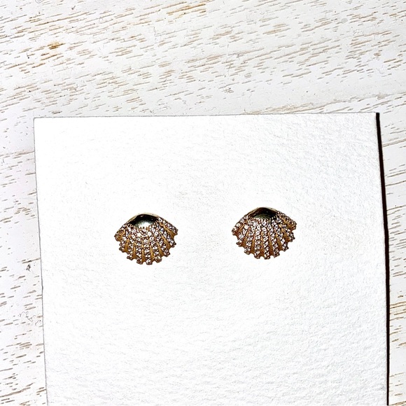 Sphera Milano gold vermeil shell stud earrings - Picture 8 of 8